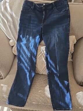 Kut From The Kloth Diana Mid Rise Relaxed Fit Skinny in Systematic Wash Size 12